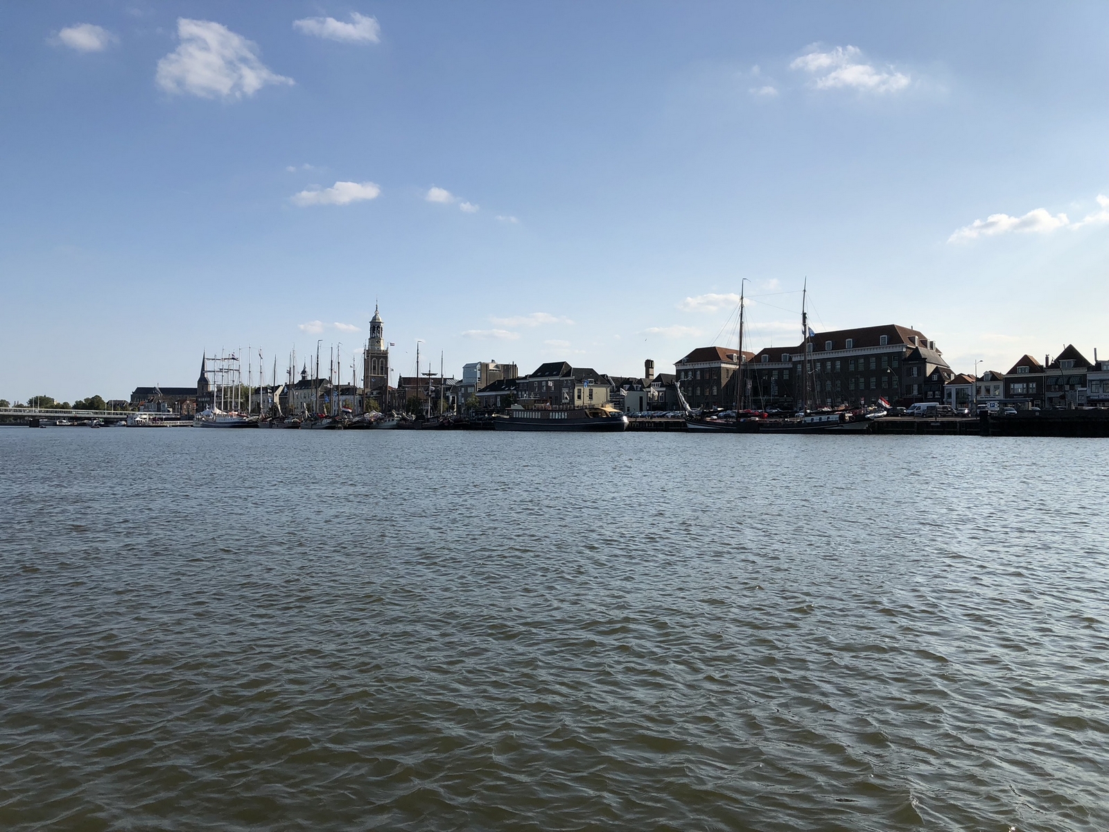 Nieuwe voorzieningen IJsselkade voor riviercruiseschepen