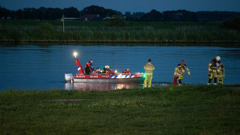 Twee gewonden bij scheepsbrand op Ketelmeer