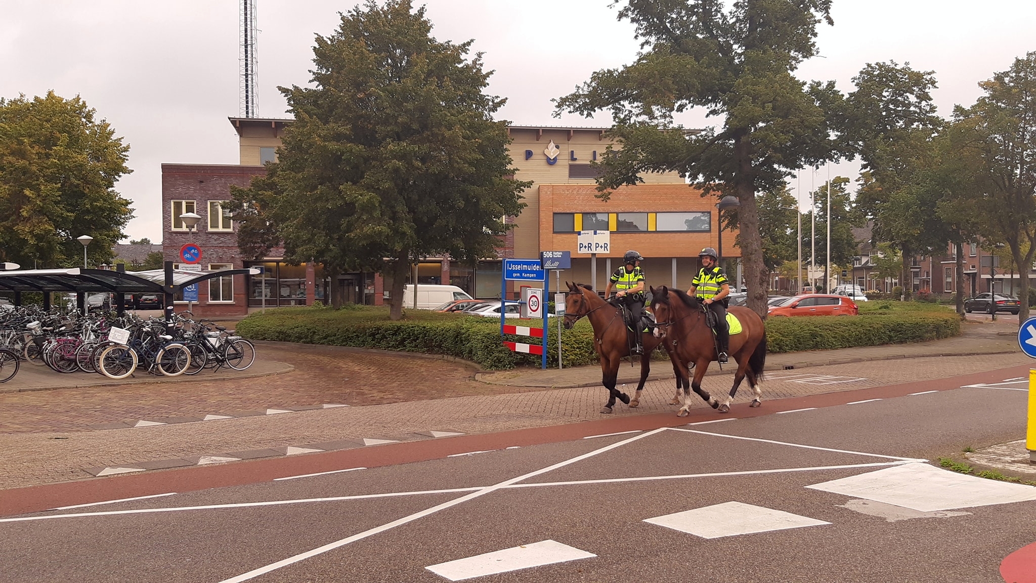 Extra politietoezicht in Kampen te paard
