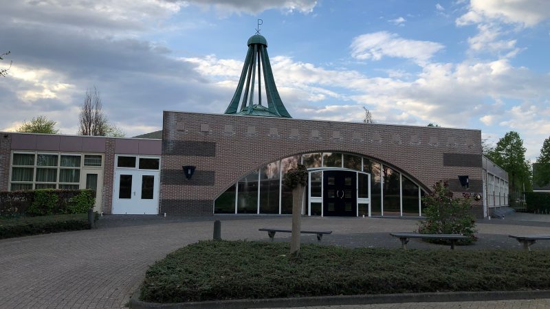 Inbraak in de Kamper Bazuinkerk, politie zoekt getuigen