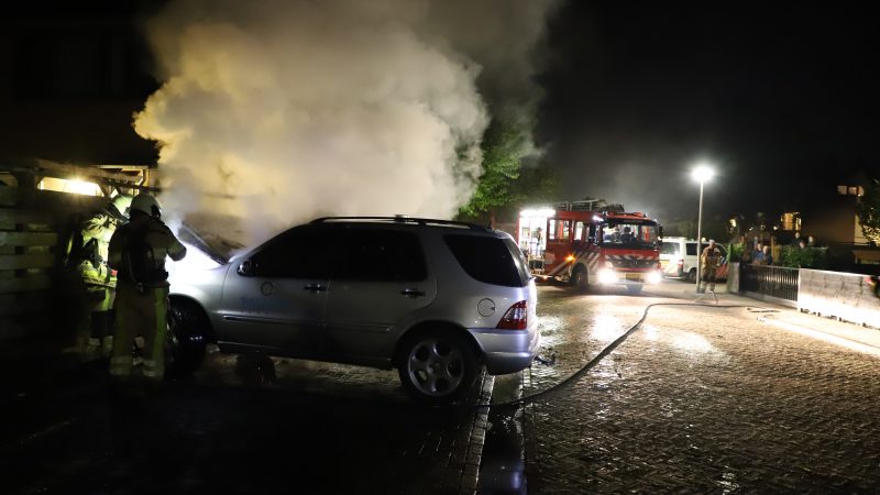 Brandweer rukt uit voor brand in bedrijfsauto