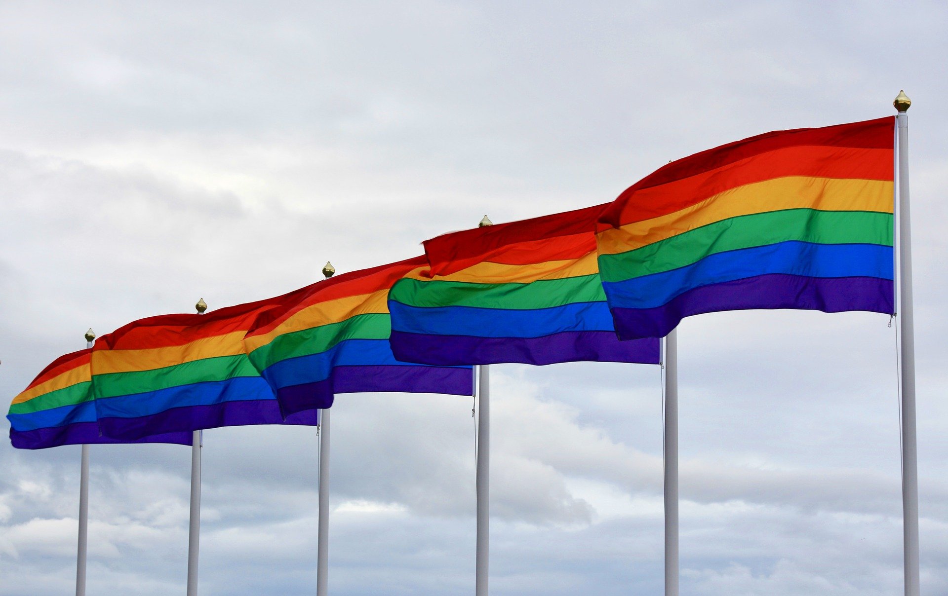Gemeente Kampen hijst regenboogvlag tijdens Coming Out Day