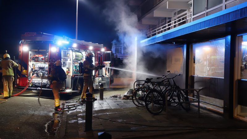 Brandweer rukt uit voor middelbrand aan de Loriéstraat Kampen