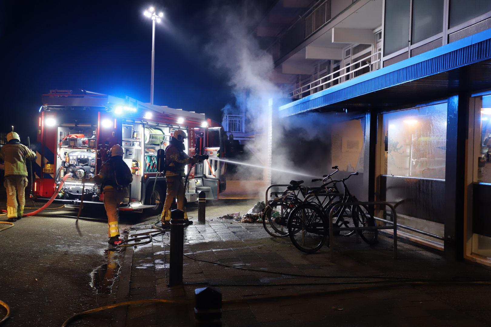 Brandweer rukt uit voor middelbrand aan de Loriéstraat Kampen