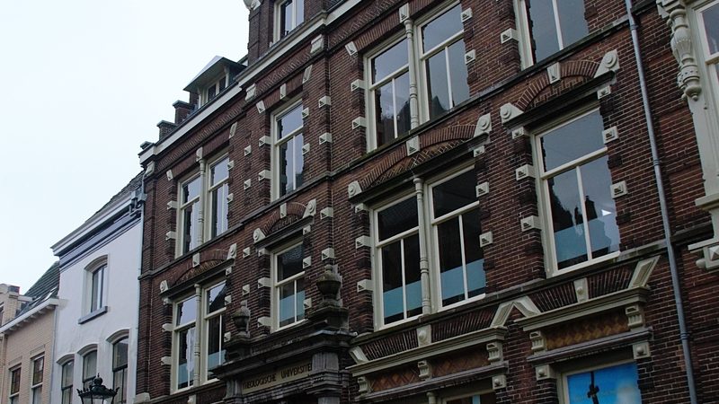 Gemeente Kampen huisvest statushouders in Theologische Universiteit