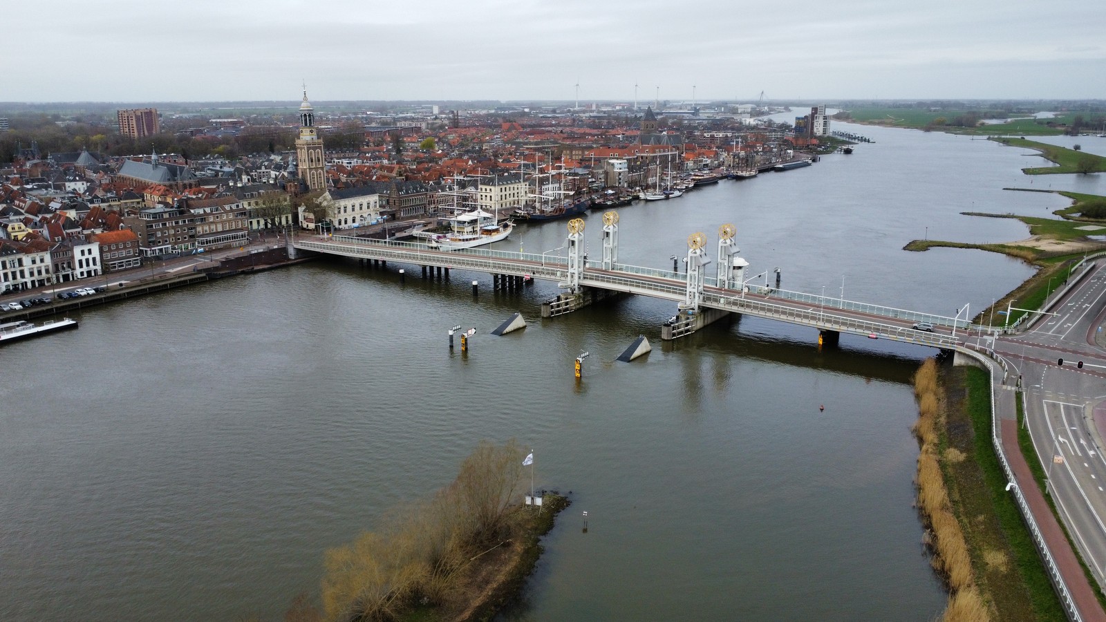 Stadsbrug vaker open dan normaal door hoog water Markermeer