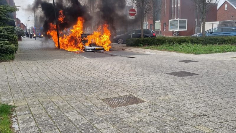 Autobrand in Hanzewijk