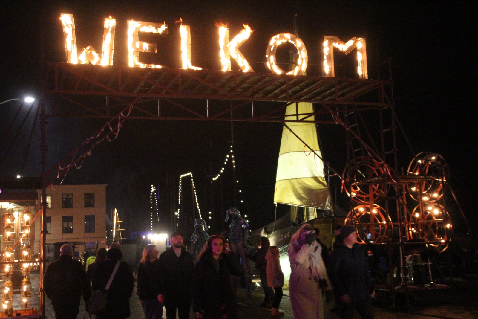 Eerste dag Kerst In Oud Kampen nat, maar gezellig