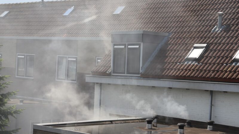 Brand in woning aan Veen Valckstraat in Kampen: keukenbrand snel onder controle