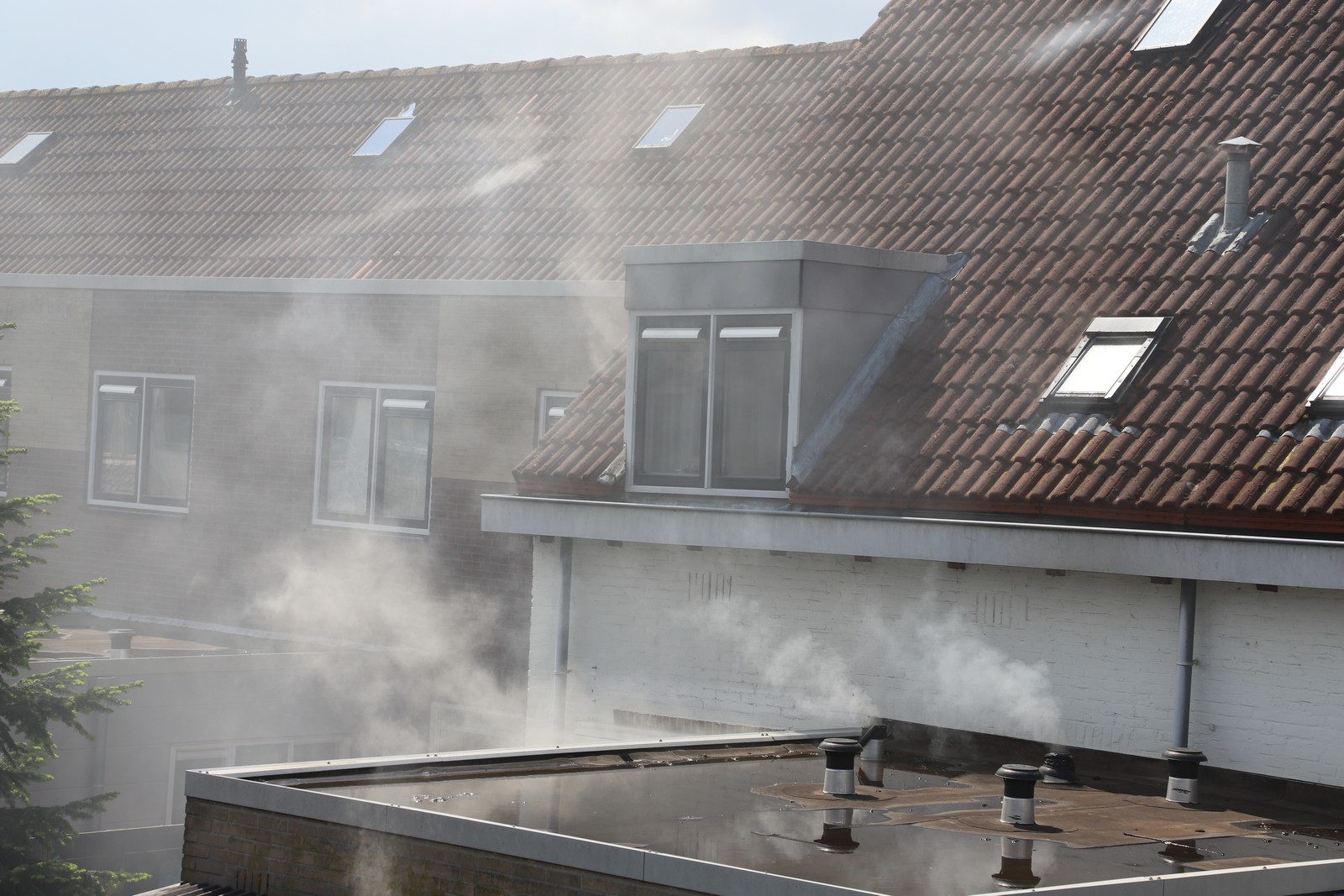 Brand in woning aan Veen Valckstraat in Kampen: keukenbrand snel onder controle