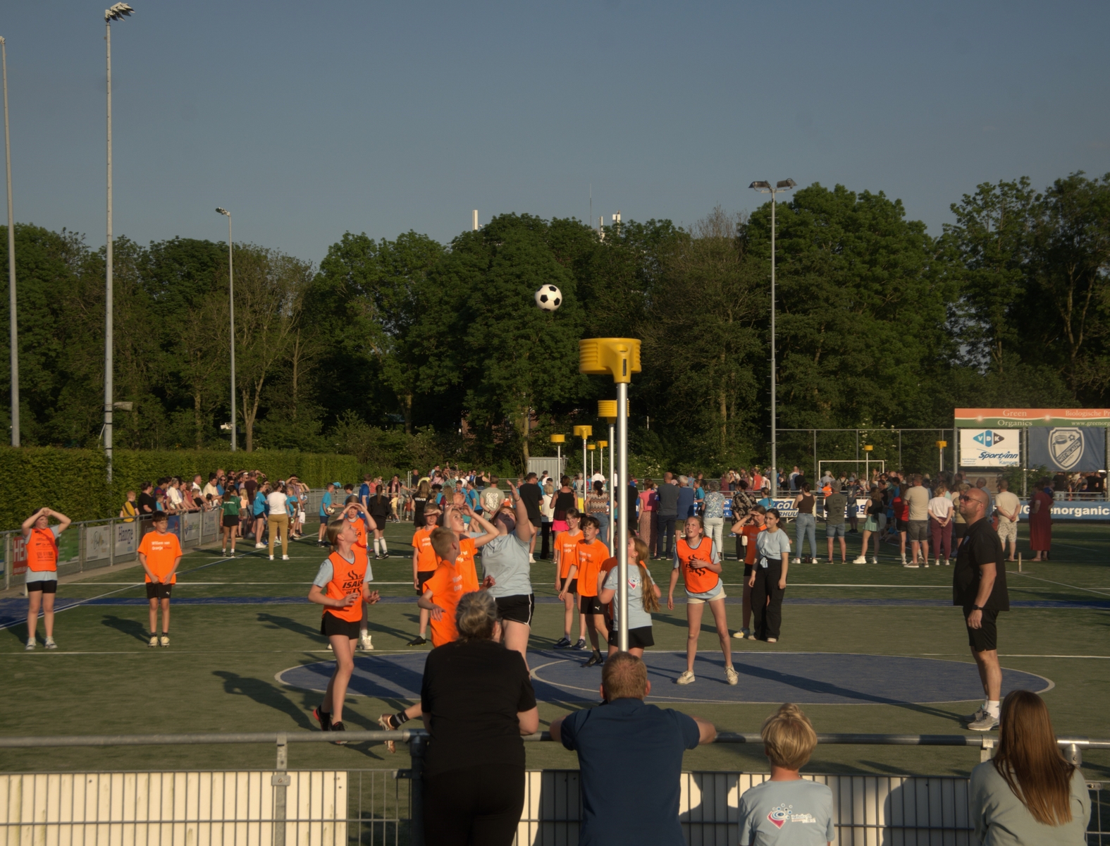 Spannende competitie tijdens Kamper Schoolkorfbal 2024