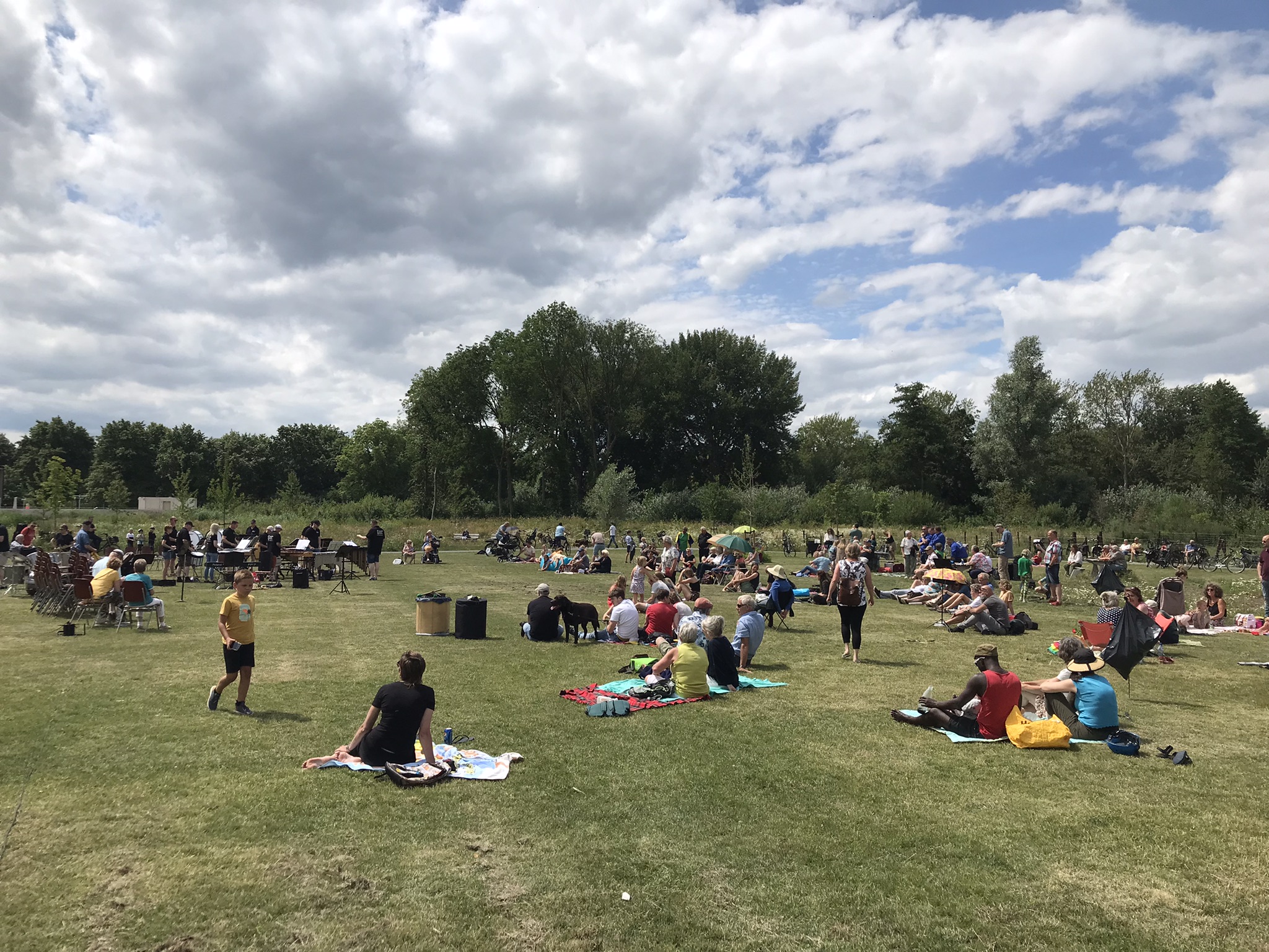 Zomerse klanken en picknickplezier in het Stadspark Kampen