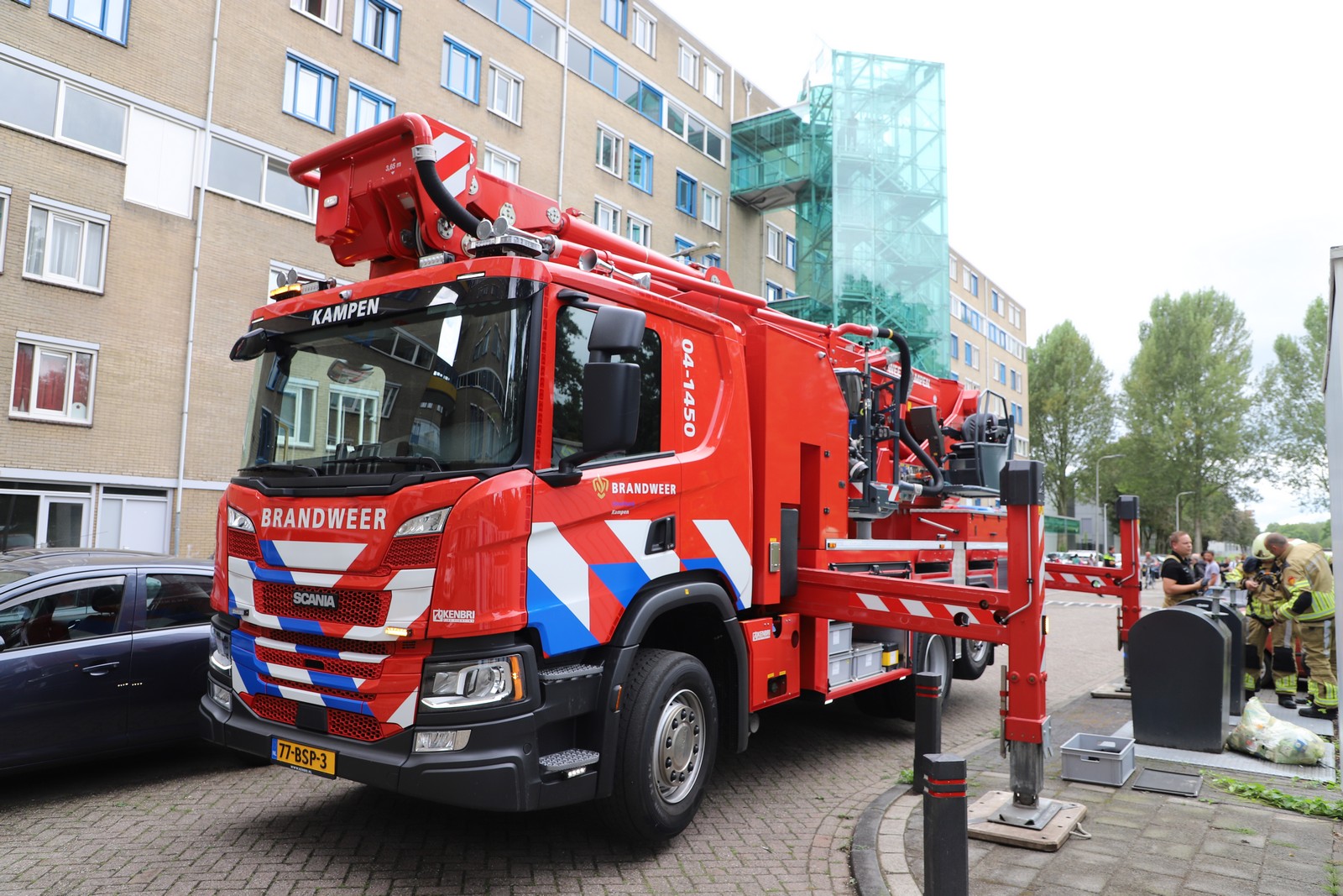 Brandweer blust brand in meterkast aan de Wortmanstraat