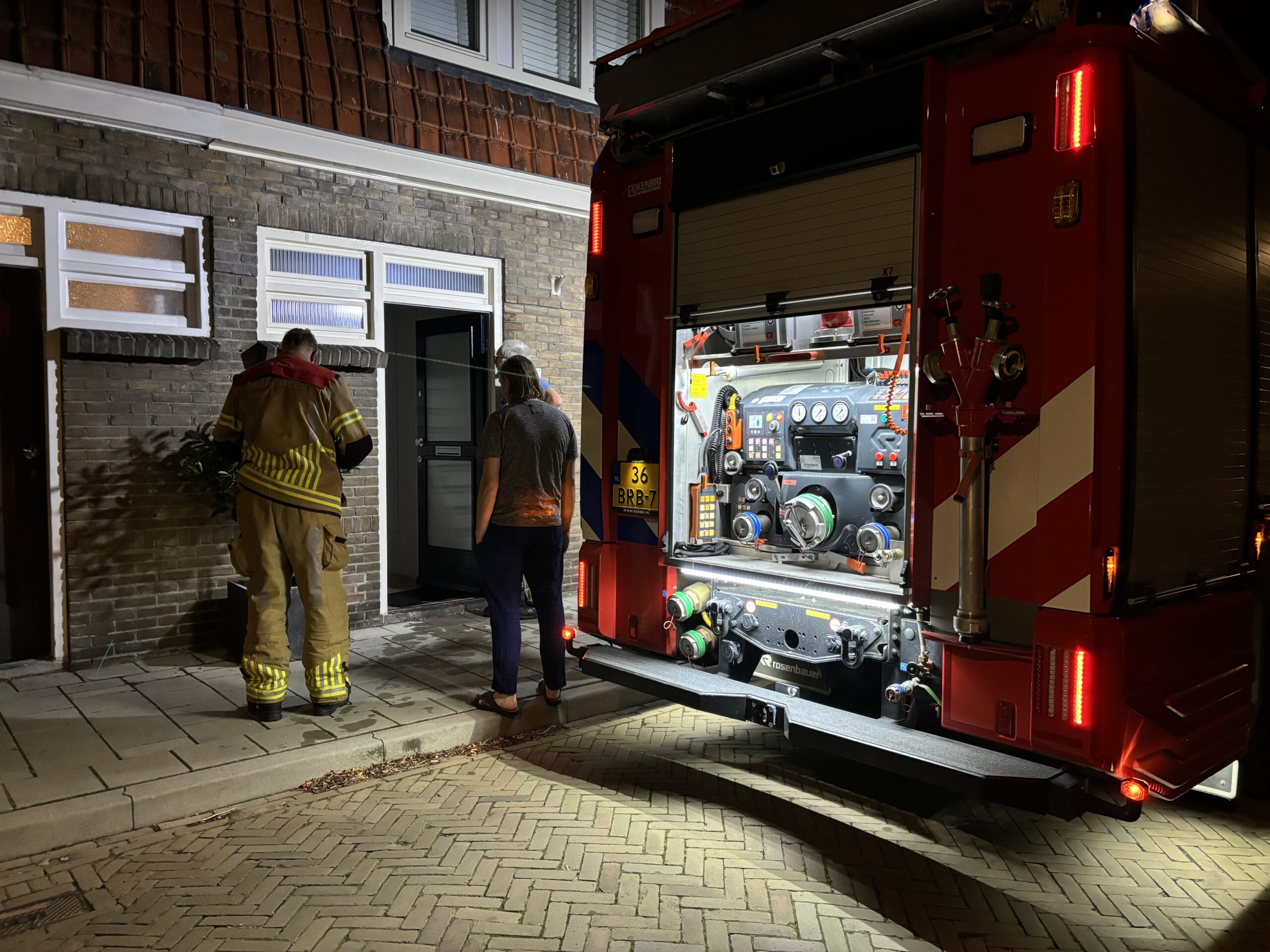 Enorme schade door gesprongen waterleiding in woning aan Sint Jorisstraat in Kampen