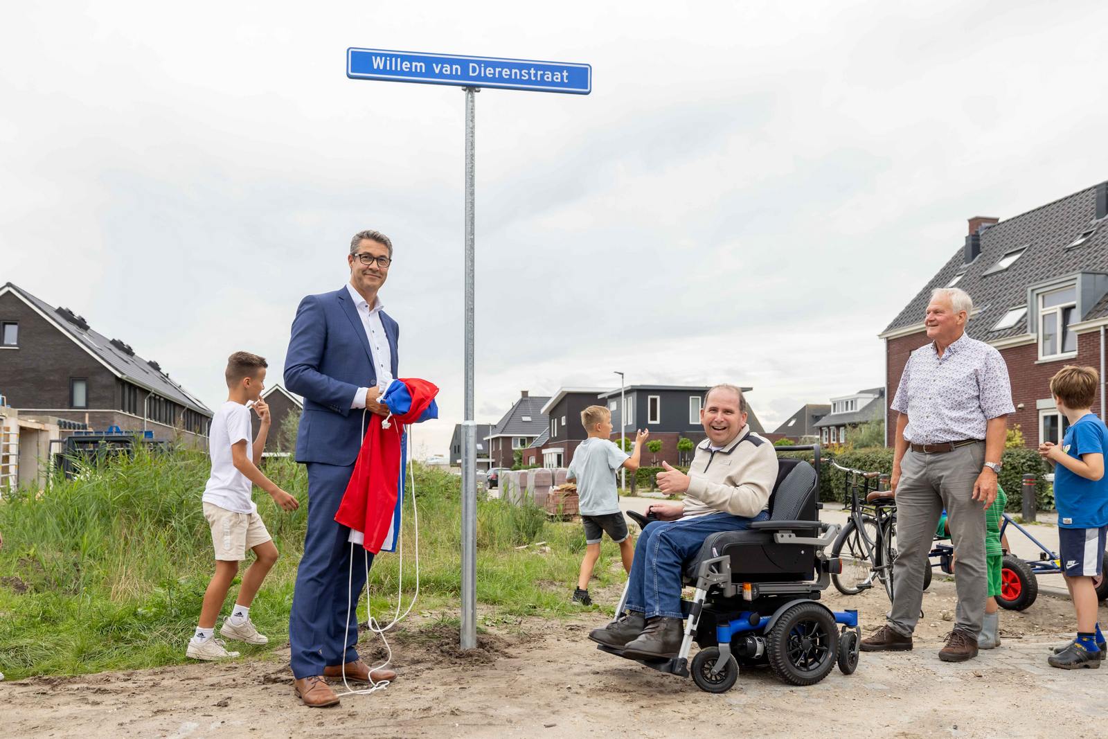 Straatnaambord Willem van Dierenstraat in Wilsum feestelijk onthuld