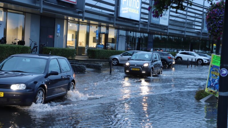 Kampen gebukt onder wateroverlast door eerste herfststorm