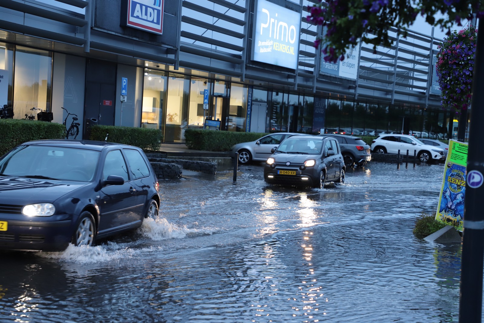 Kampen gebukt onder wateroverlast door eerste herfststorm