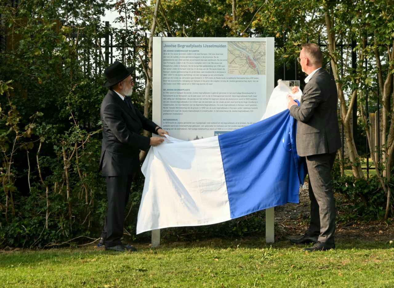 Officiële opening van gerestaureerd Metaheerhuisje in IJsselmuiden