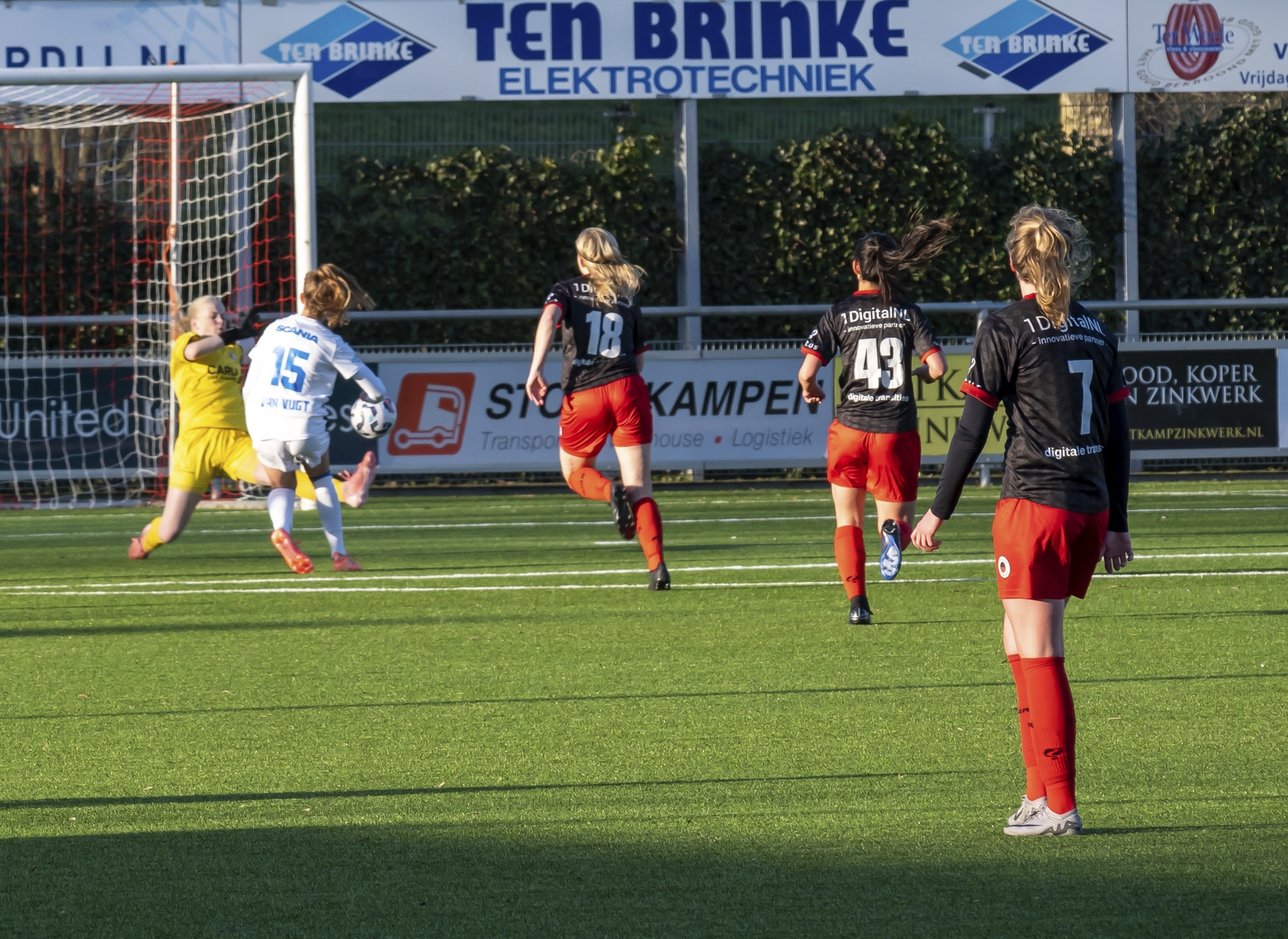 PEC Zwolle dames overtuigend langs Excelsior in IJsselmuiden