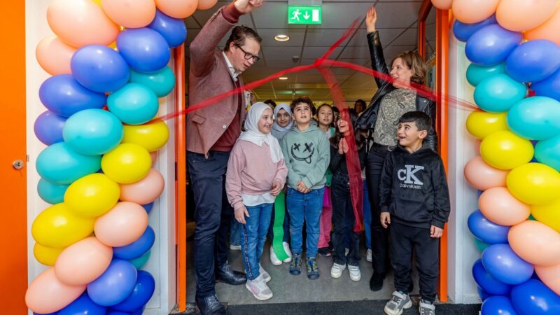 Nieuwkomersschool Wereldrijk feestelijk geopend in Kampen