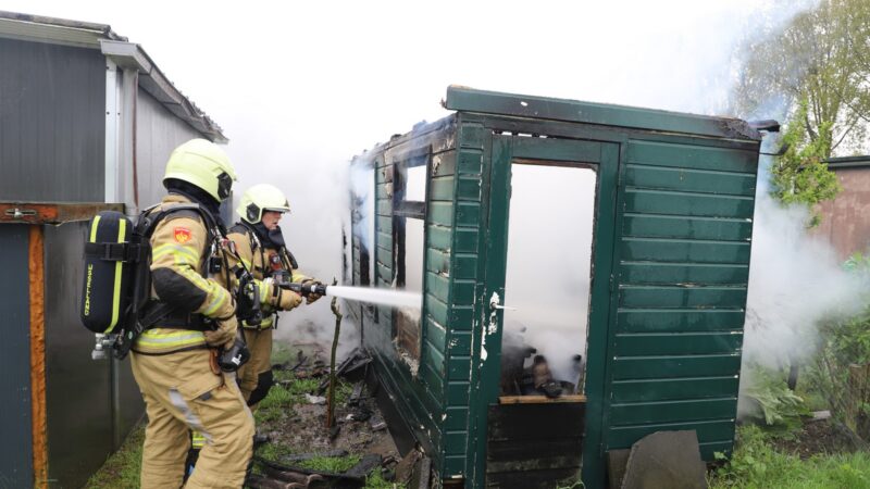 Felle brand in schuur aan Venendijk in Kampen