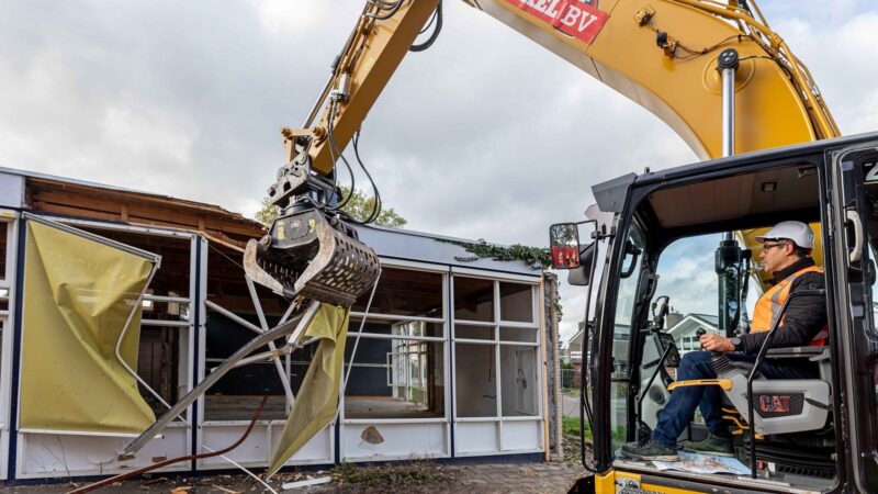 Sloop voormalige gebouw Voedselbank in IJsselmuiden gestart: ruimte voor nieuwe woningen