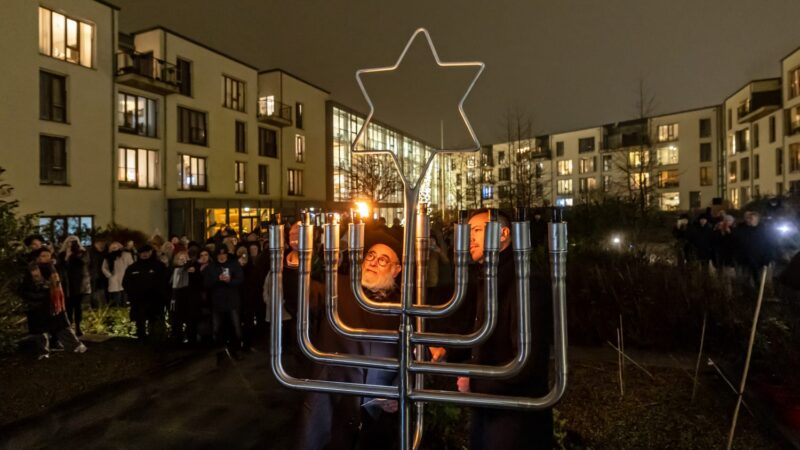 Chanoeka Kampen in tuin Margaretha