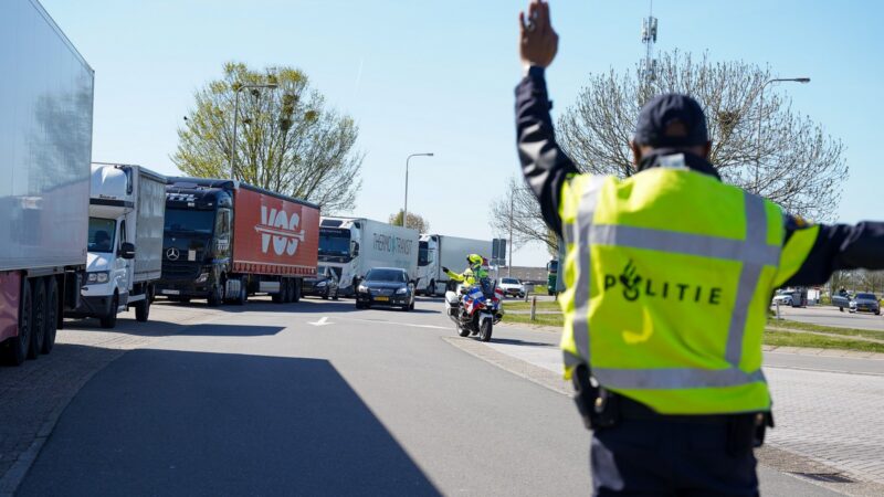Schokkend aantal overtredingen bij controle N50: vooral mobielgebruikers in de fout