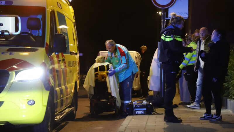 Fietser gewond na botsing tegen paal op Noordweg in Kampen