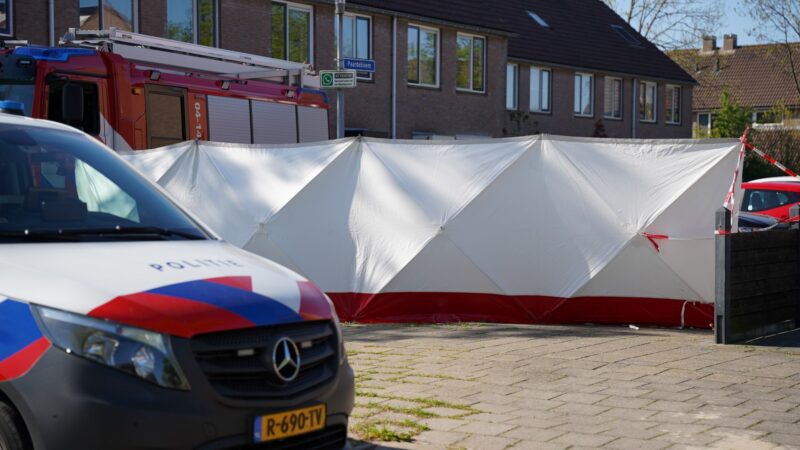 Overleden persoon aangetroffen in een auto aan de Paardebloem