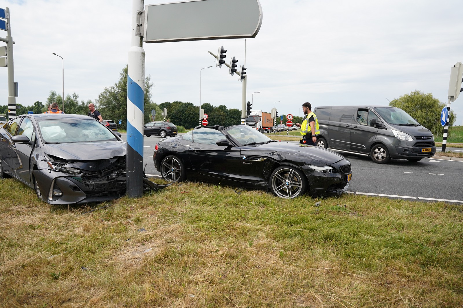 Aanrijding op Flevoweg in Kampen: twee auto’s zwaar beschadigd