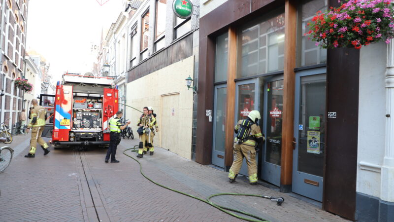 Grote inzet van brandweer bij restaurantbrand in Oudestraat in Kampen