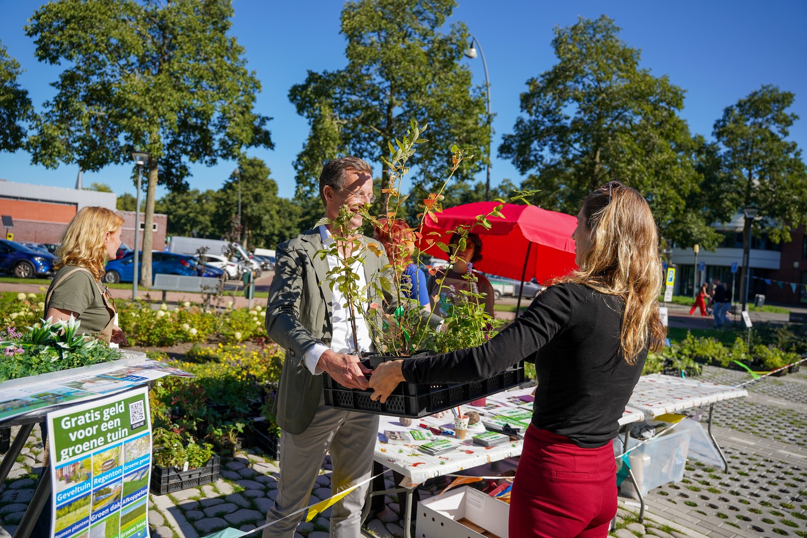 Kampenaren vergroenen samen hun buurt