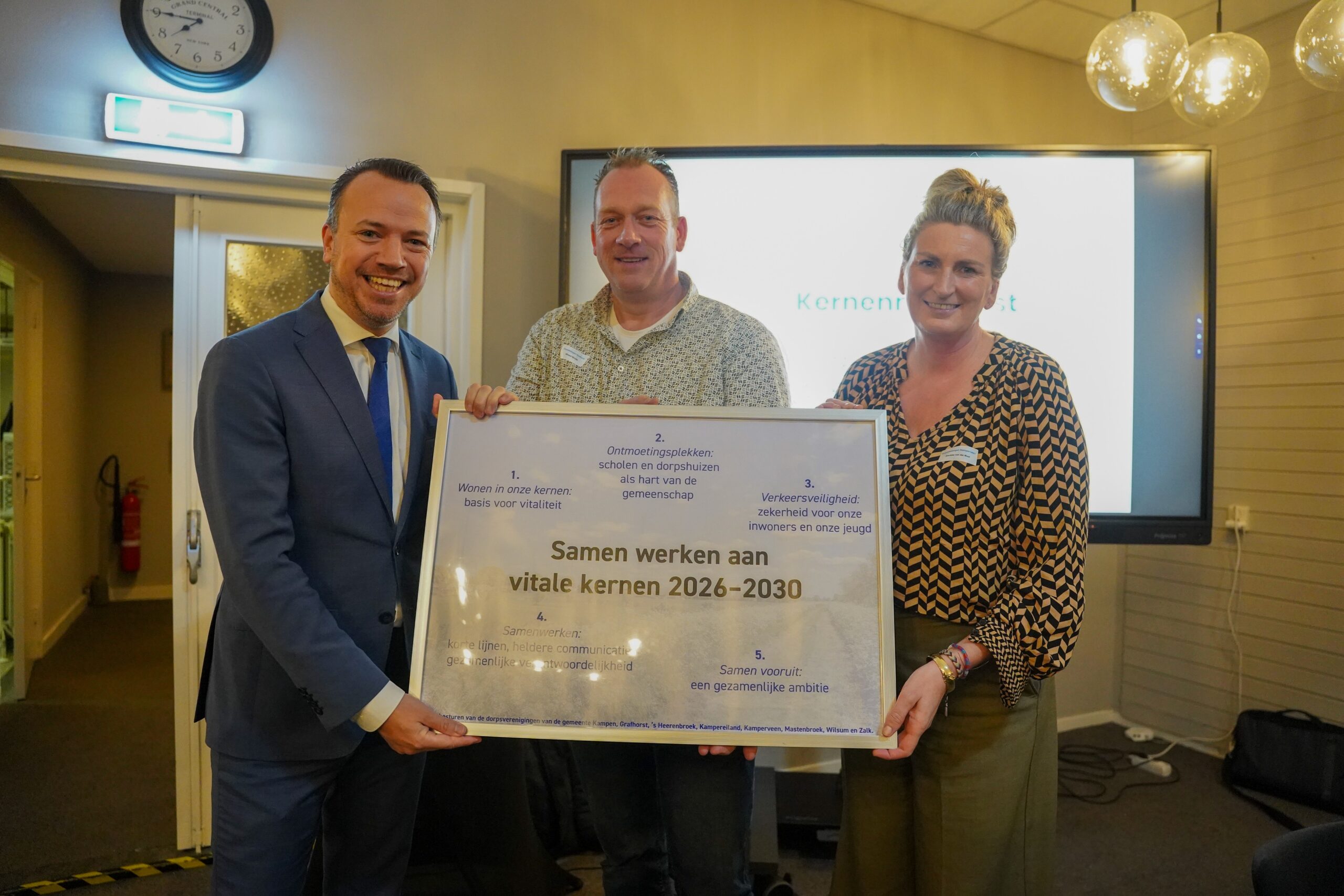 Wijk- en dorpsverenigingen bieden Kernenmanifest aan college van Kampen aan