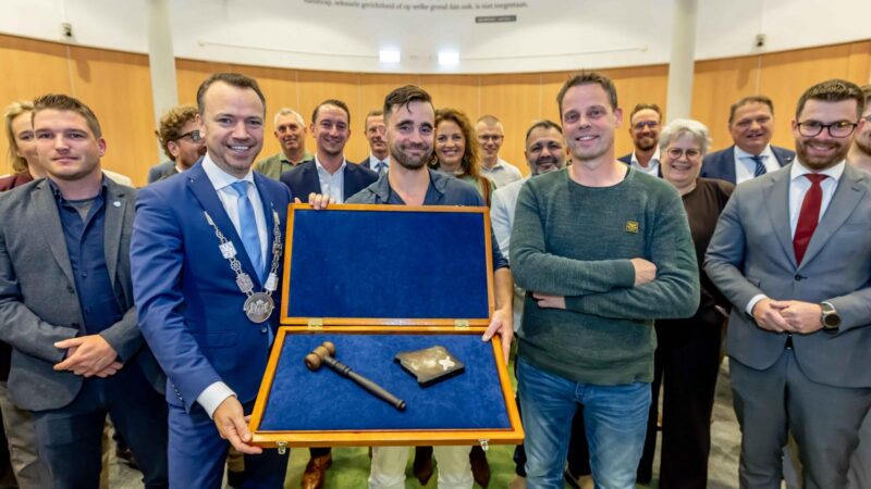 Eeuwenoud hout van IJsselkogge krijgt nieuwe rol in Kampen
