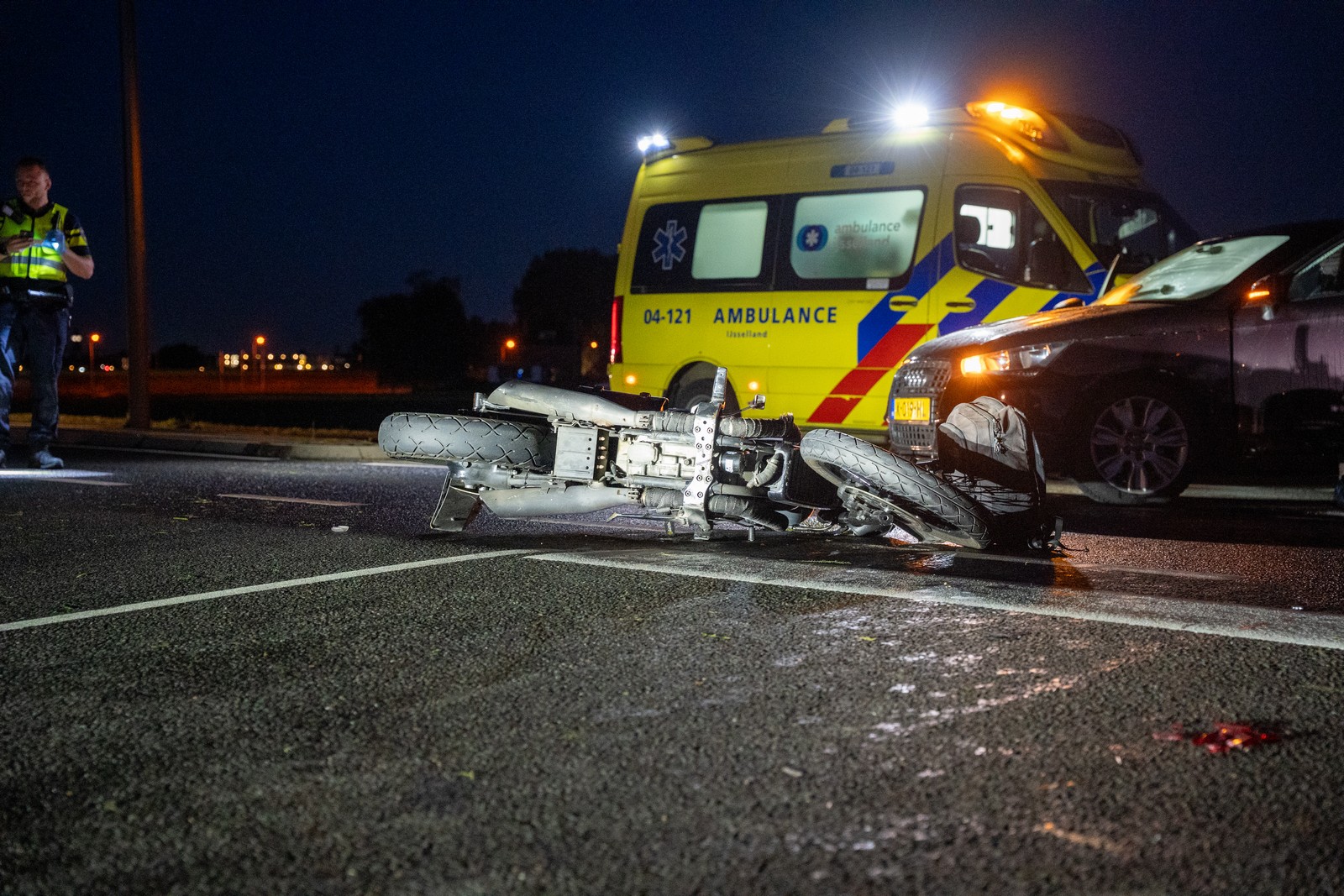 Motorrijder gewond bij aanrijding met auto op kruising in IJsselmuiden