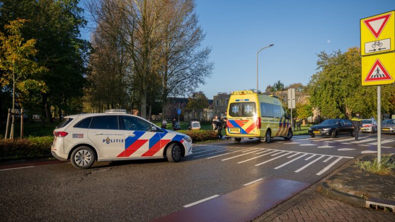 Fietser gewond bij aanrijding met auto in Kampen door laagstaande zon en nat wegdek