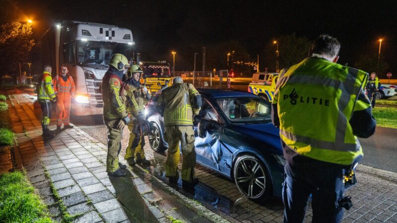 Auto en vrachtwagen botsen op N50 bij Zalkerbroek, niemand gewond