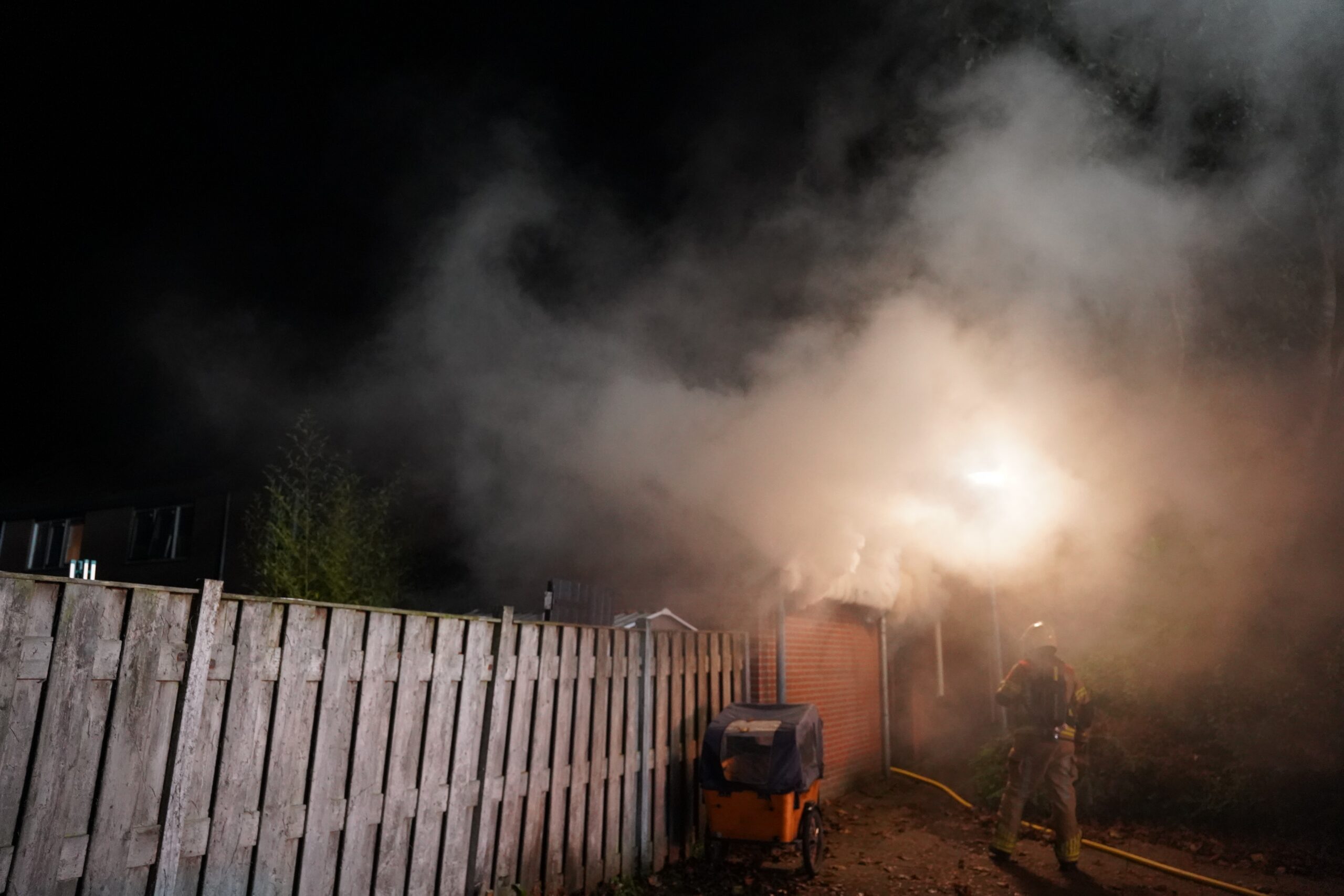 Brandweer rukt uit voor forse schuurbrand aan de Kattendoorn