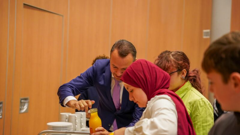 Groep 8 van het Meerrijk schoof aan bij het Burgemeestersontbijt in Kampen