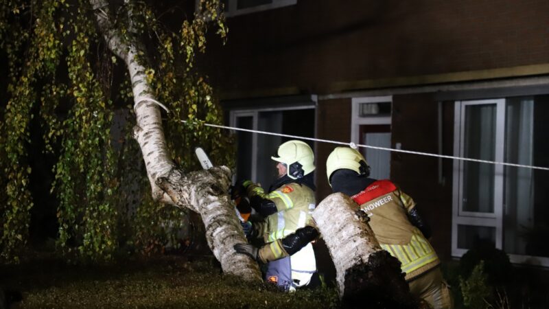 Storm trekt over Nederland, schade in Kampen en IJsselmuiden blijft beperkt