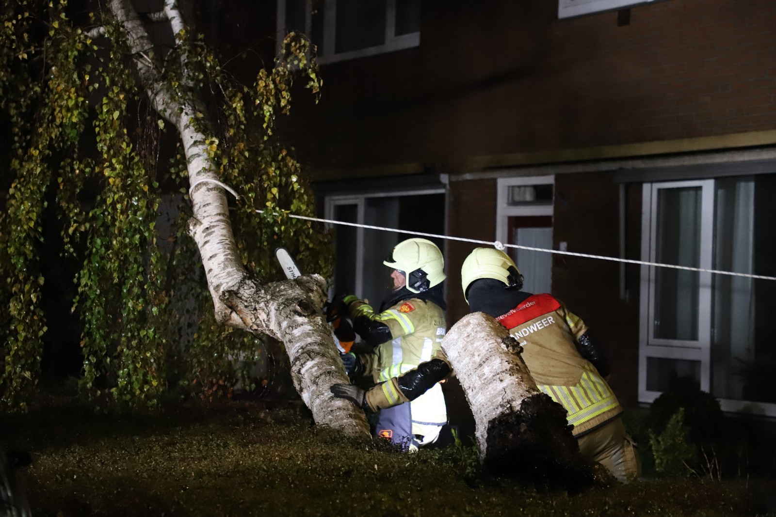 Storm trekt over Nederland, schade in Kampen en IJsselmuiden blijft beperkt