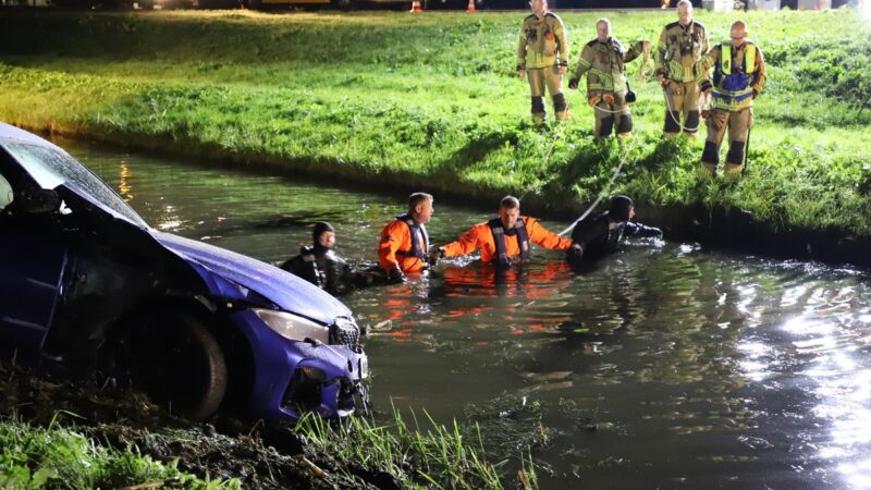 Auto te water langs N50 bij Kampen, bestuurder spoorloos
